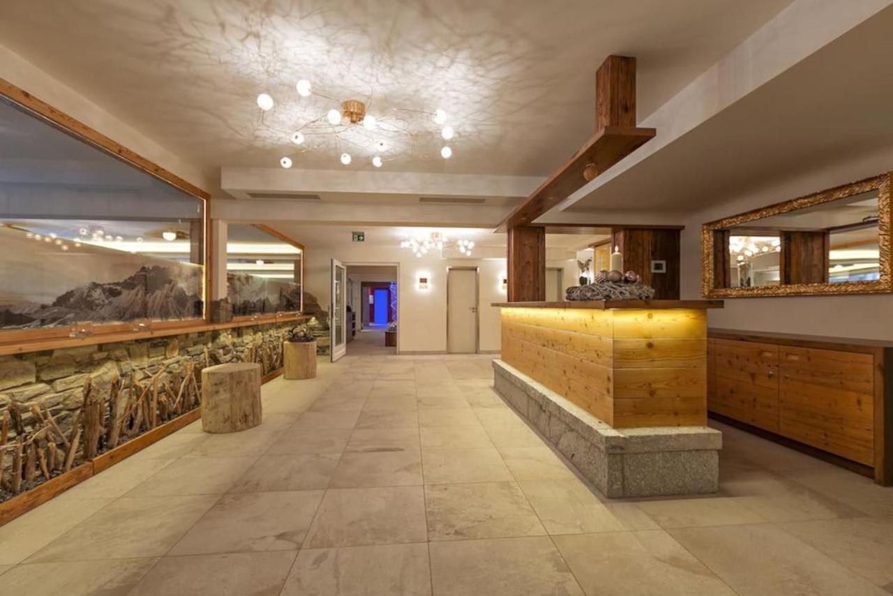 Spacious Corner Apartment In Aparthotel Kleinwalsertal Mittelberg Exterior foto